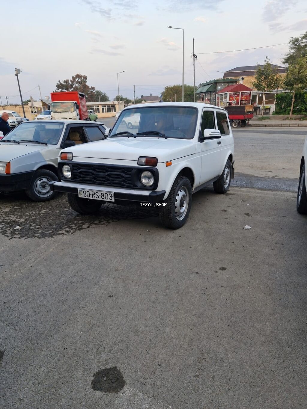 LADA Niva 3 qapı, ağ rəngli ofroud Xırda kosmetik işləri var - şəkil 2