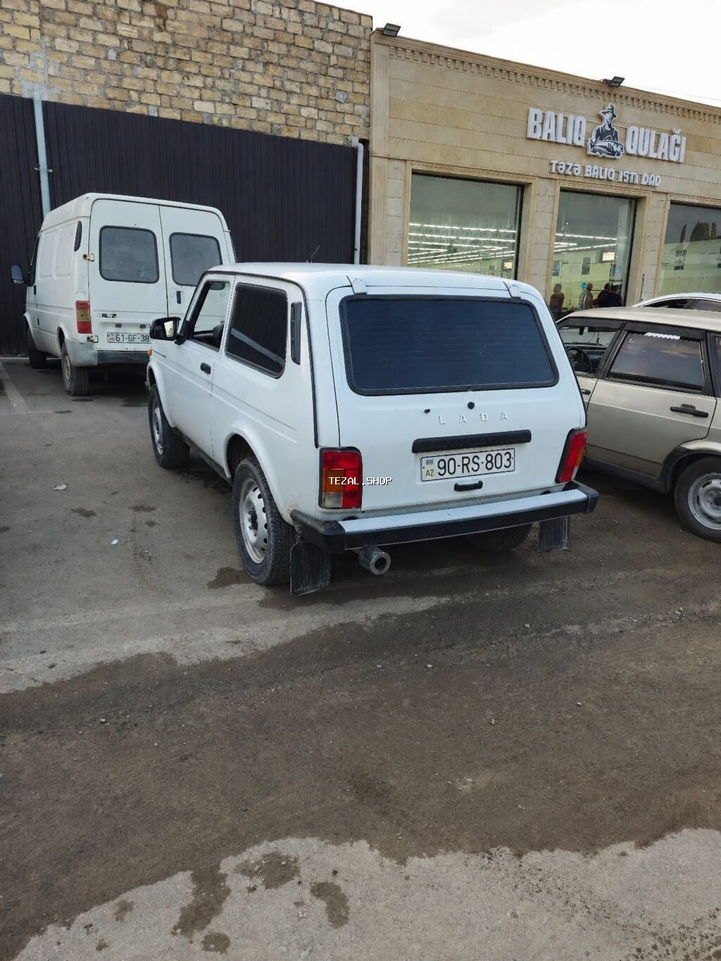 LADA Niva 3 qapı, ağ rəngli ofroud Xırda kosmetik işləri var - şəkil 3