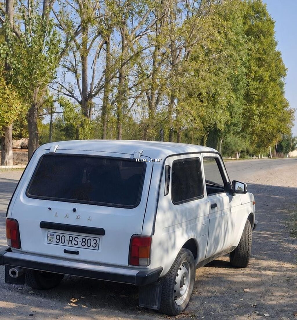 LADA Niva 3 qapı, ağ rəngli ofroud Xırda kosmetik işləri var - şəkil 5
