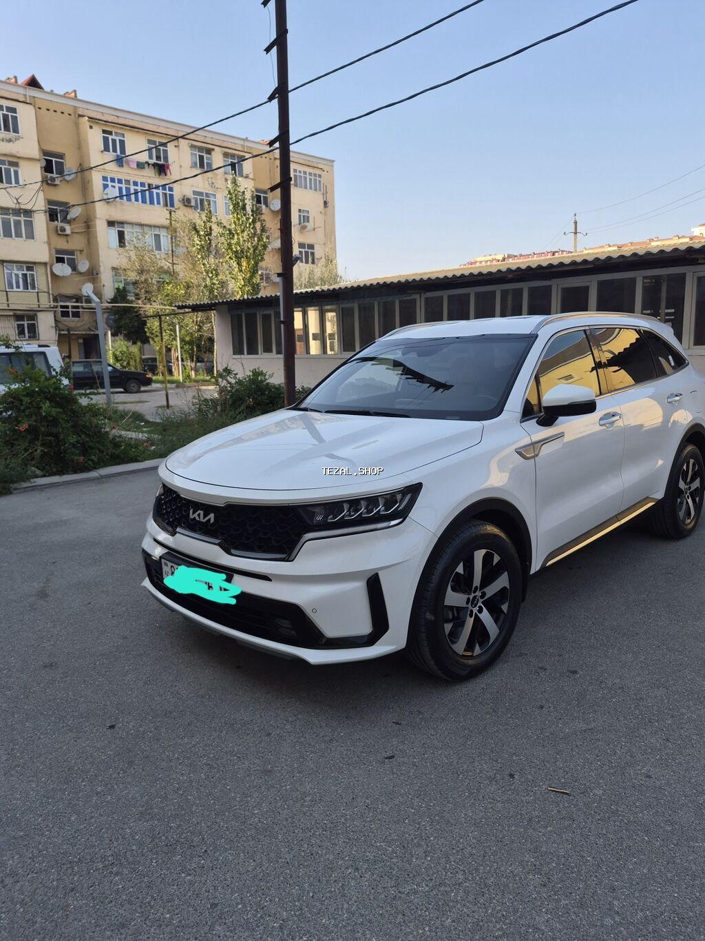 Kia Sorento – ağ mirvari rəngli, müasir dizaynlı 5yer nəfərlik SUV
