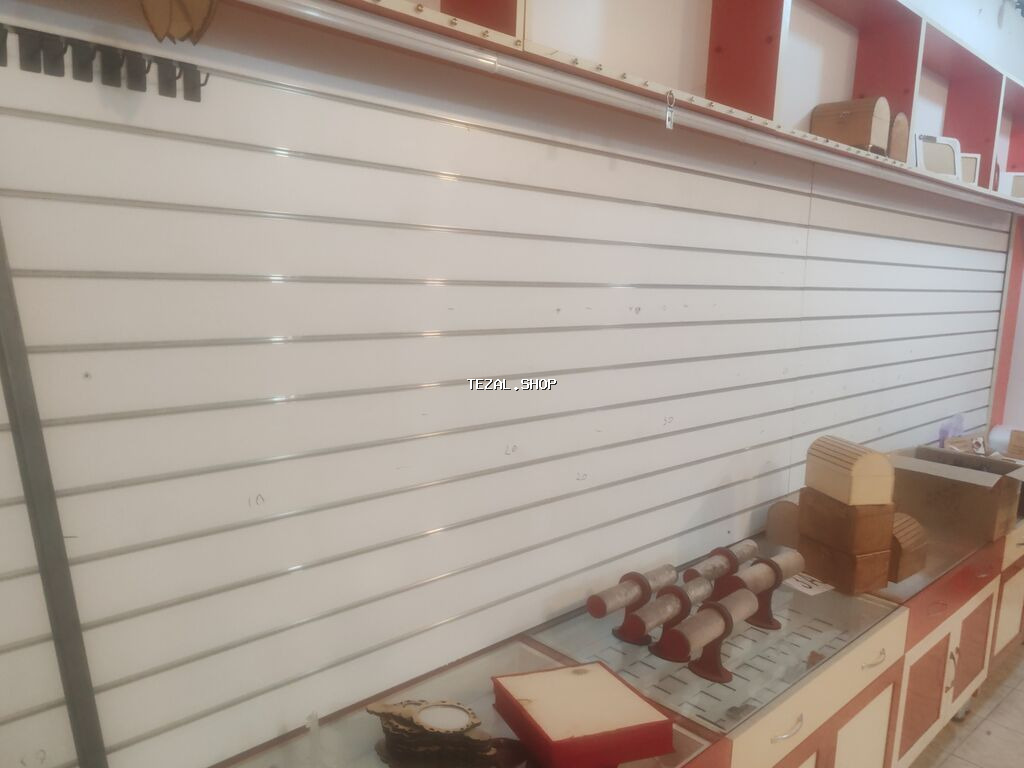 80 manat Bujiteriya vitrini Bir list 120 azn olur satısda. 80 manata