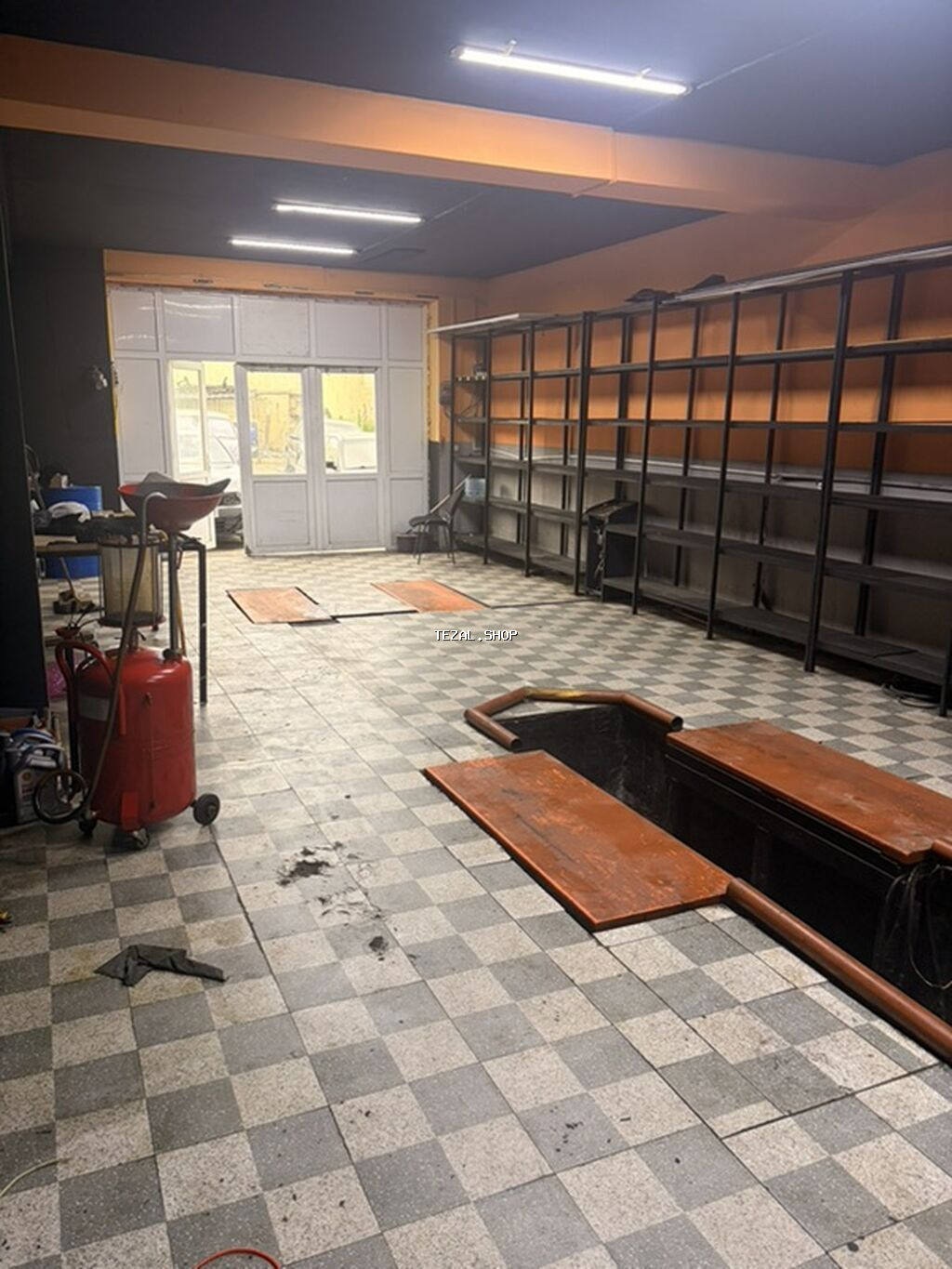 Avto xidmət sahəsi – hazır yağlama çuxuru və rəflərlə - Avtoservis - şəkil 3