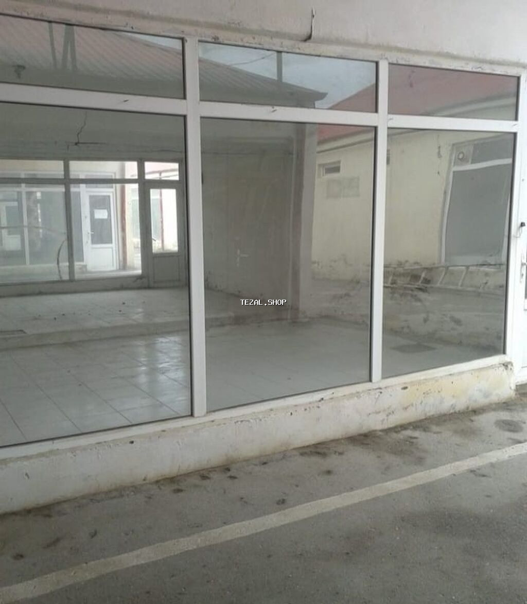 Buzovna qəsəbəsində yerləşən Buzovna Ticarət Mərkəzində hər biri 20 kv