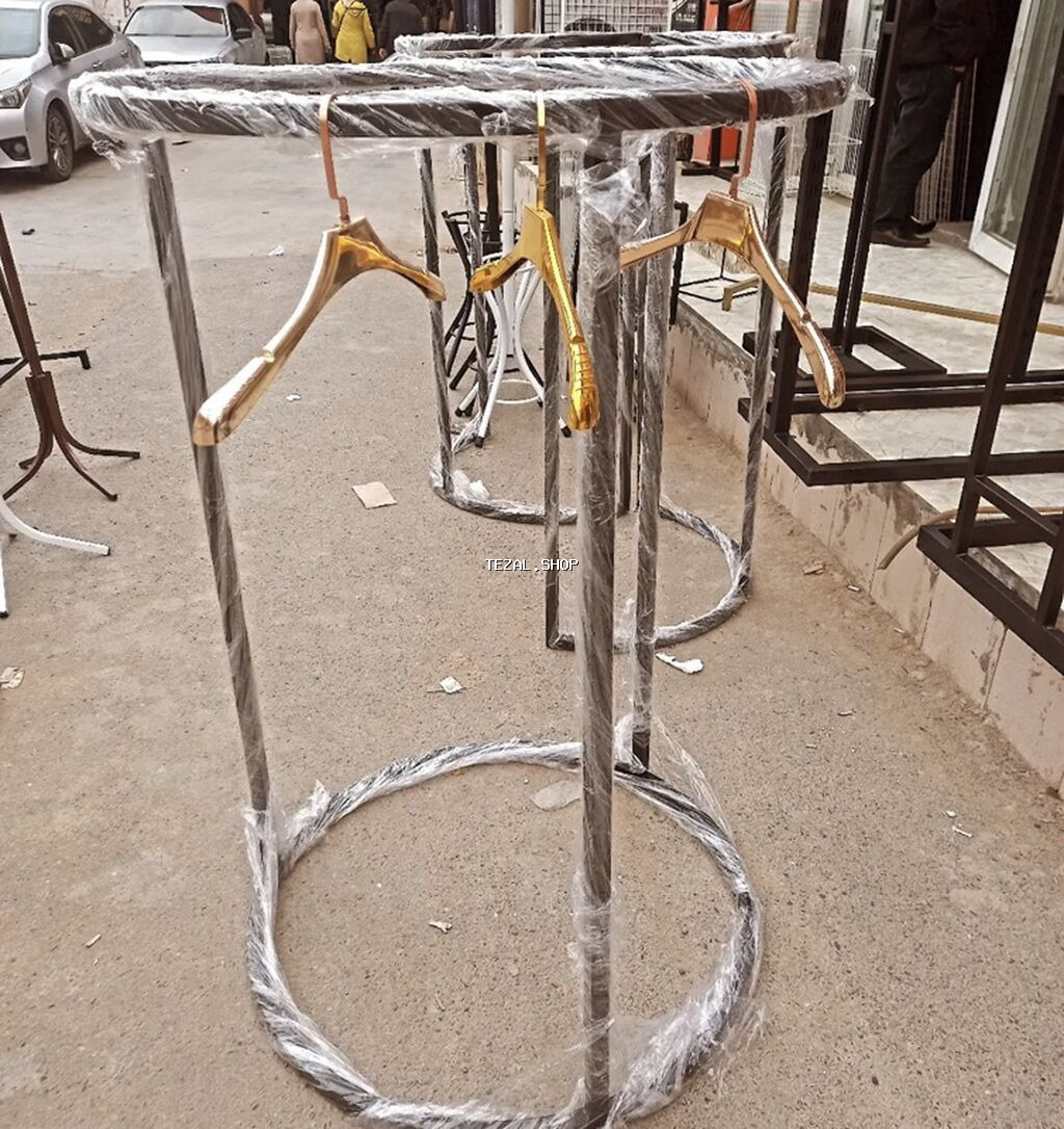 Dairəvi vitrin asılqan stendi - Material: möhkəm metal konstruksiya