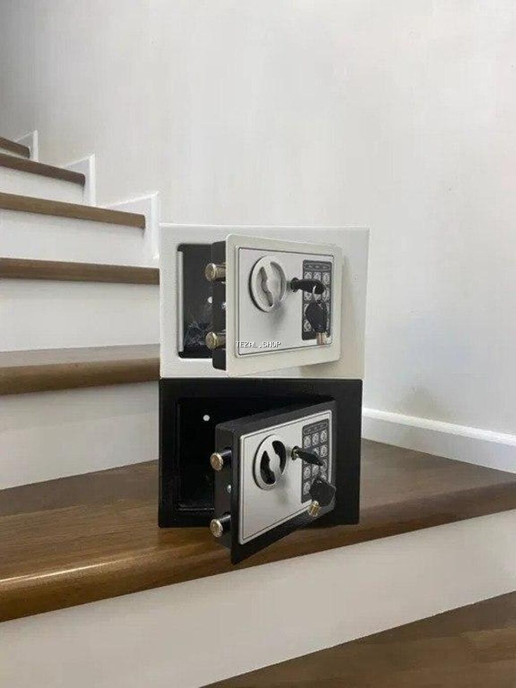 Seyf Bütün məhsullar yeni bağlı qutuda. 17x17x23 Divara və şkafa