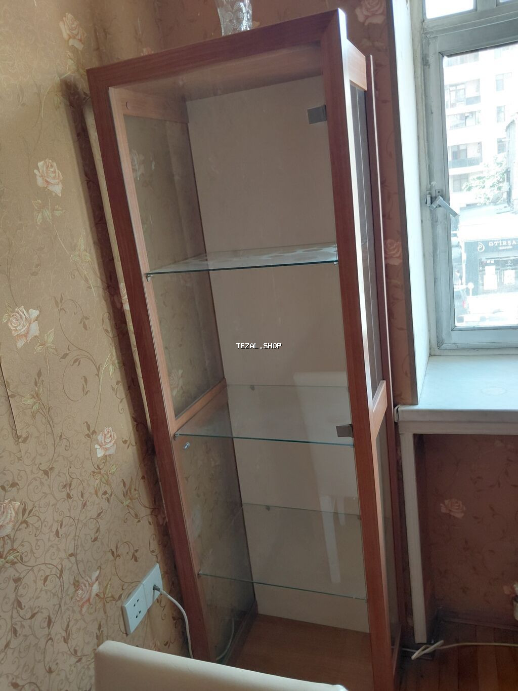 Mebel dəsti - Böyük vitrin şkafı: - Üstdə qapaqlı bağlanan bölmə. - - şəkil 2