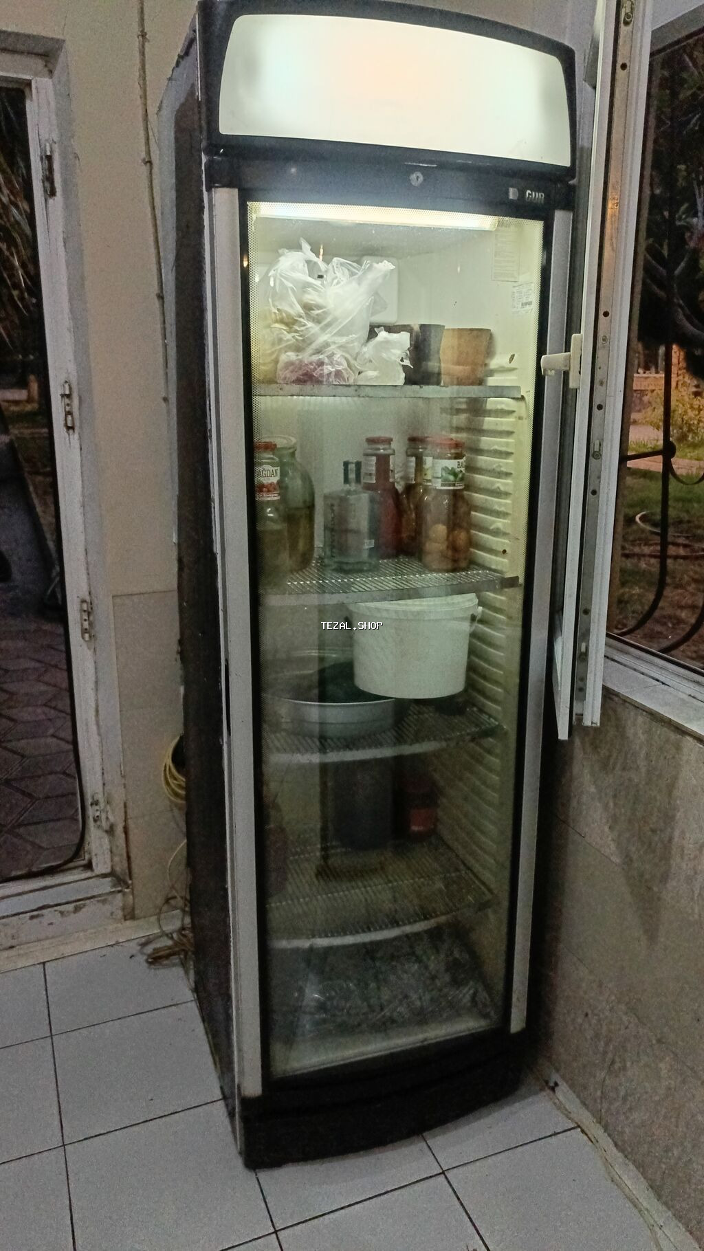 Vitrin tipli kommersiya soyuducusu – UĞUR brendi - Şüşə qapılı, içi