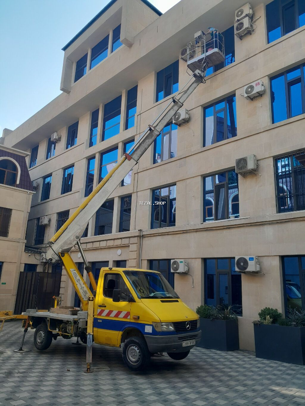 Avtokran-sepetli lift xidməti - Mercedes baza şassili hidravlik