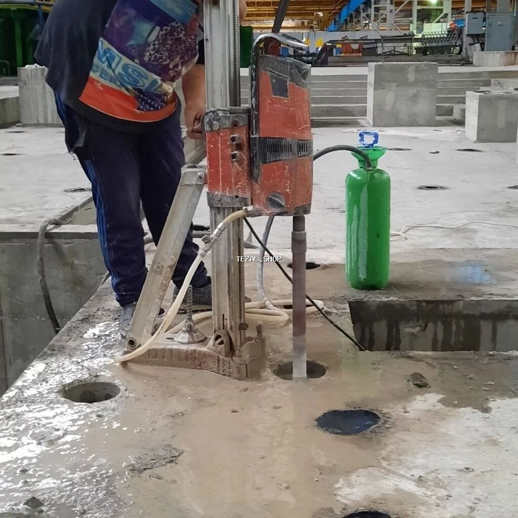 Beton panel qubik kerpic deşmek ve kesmek sökmek işlerini görilmesi