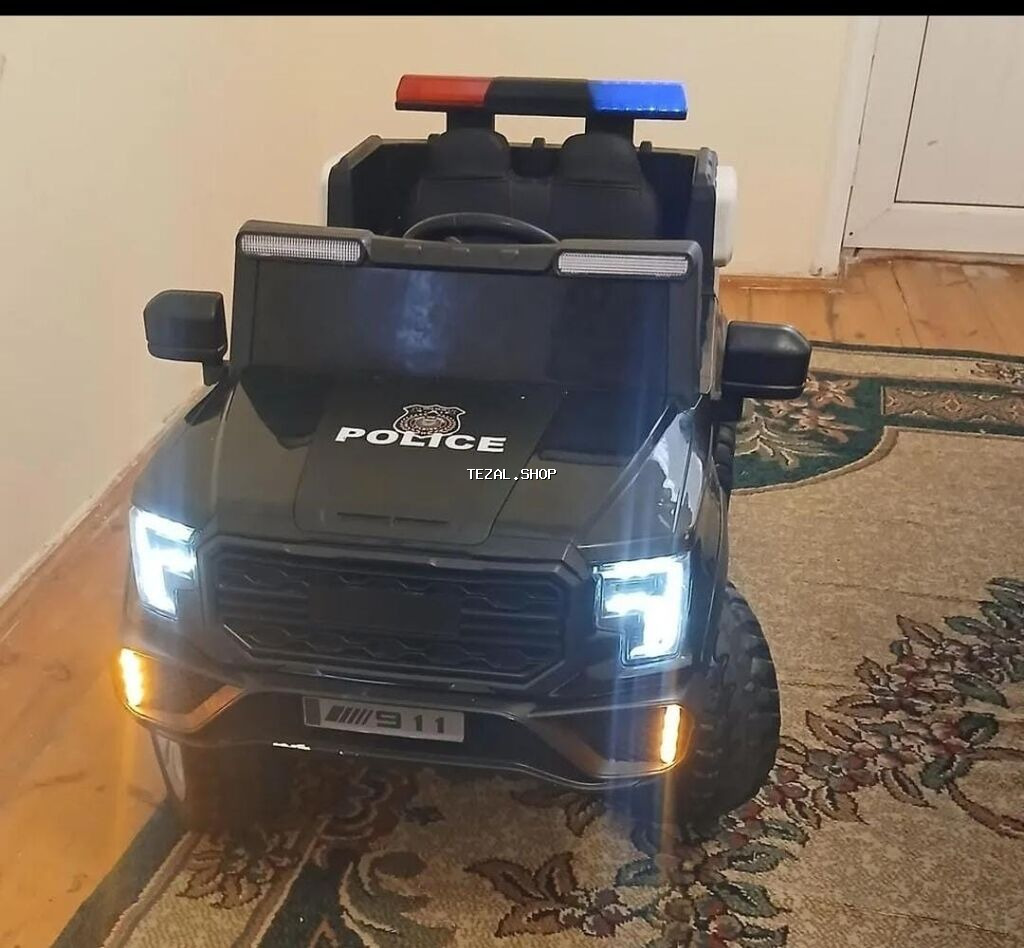 *100azn* Maşın hərşeyi var adapdır,pultu, əlavə ( usb -kart yeri