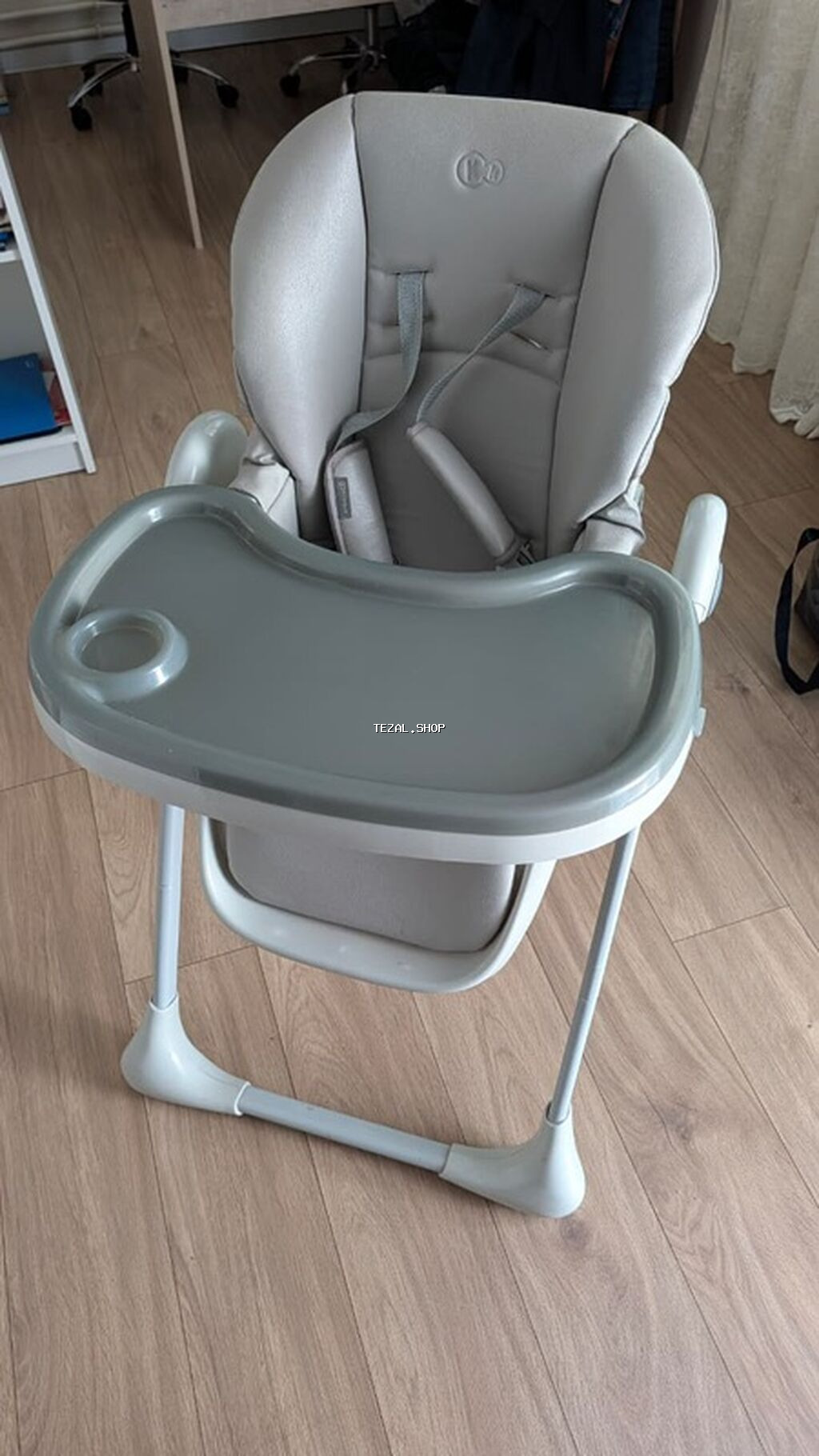 Kinderkraft uşaq yemək stulu – boz rəng - Geniş və çıxarılan süfrə - şəkil 2