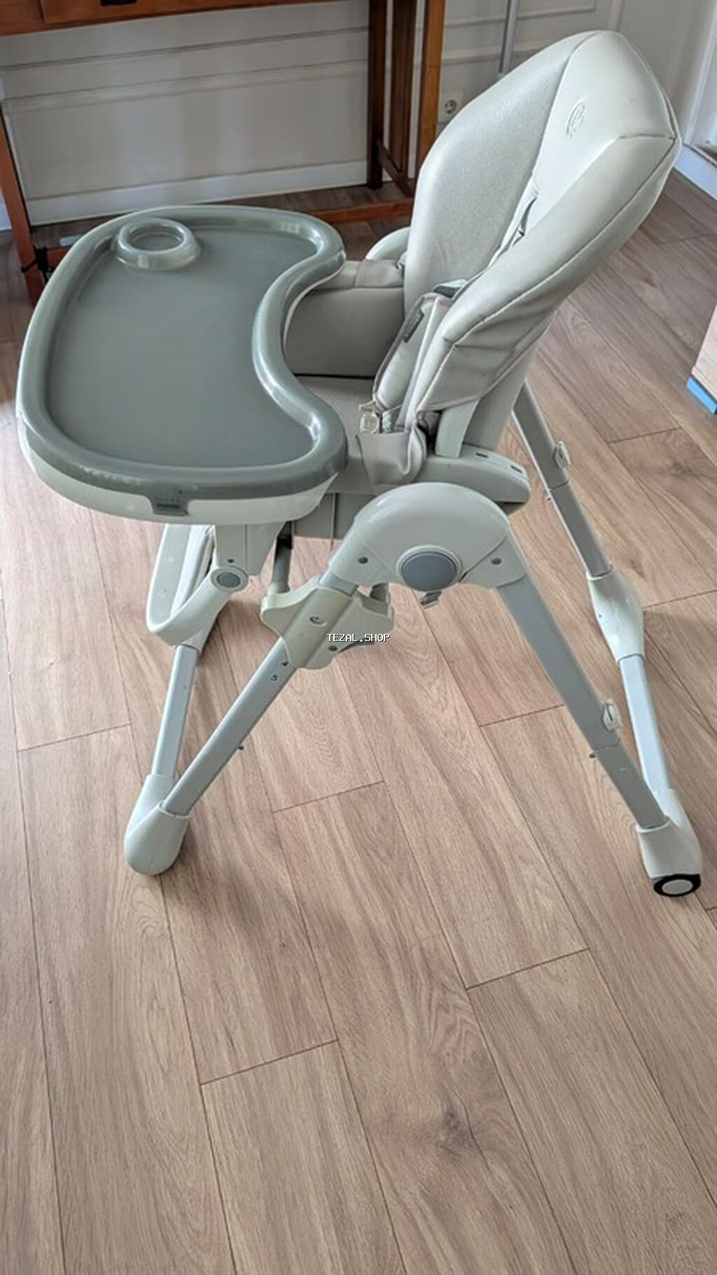 Kinderkraft uşaq yemək stulu – boz rəng - Geniş və çıxarılan süfrə - şəkil 3