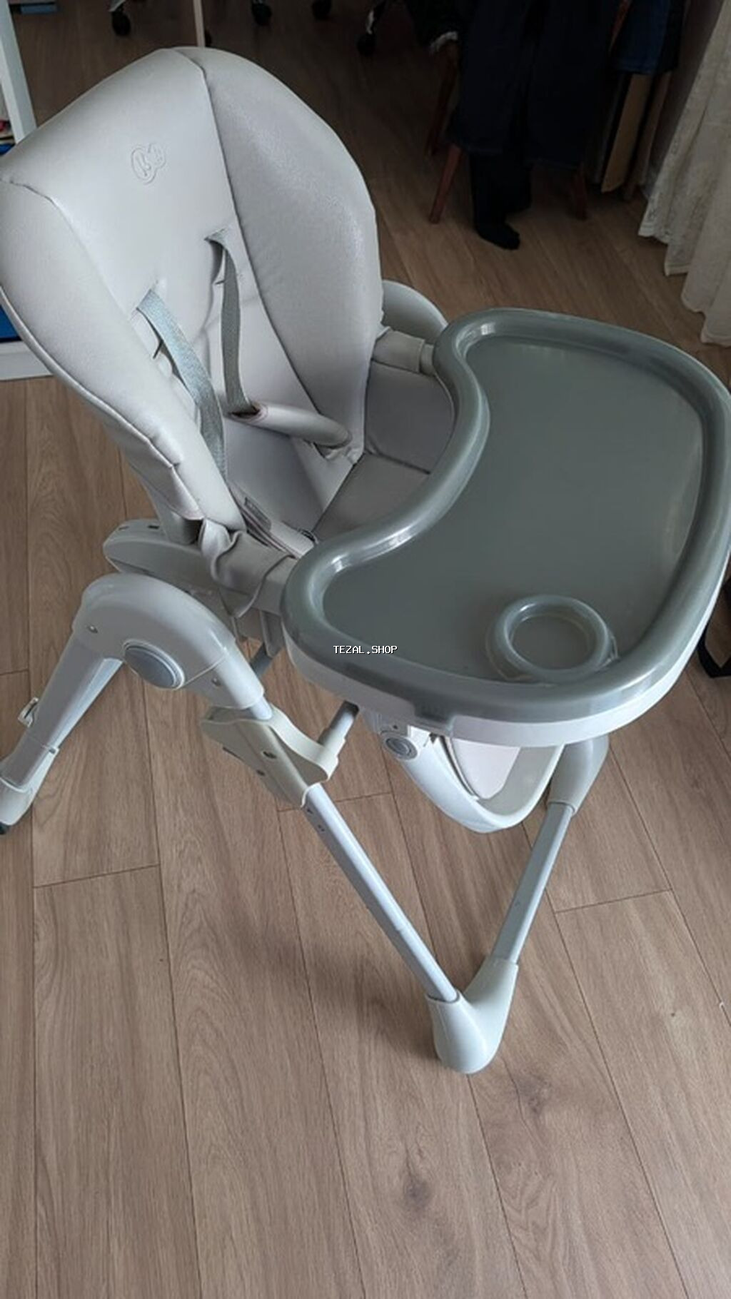 Kinderkraft uşaq yemək stulu – boz rəng - Geniş və çıxarılan süfrə - şəkil 4