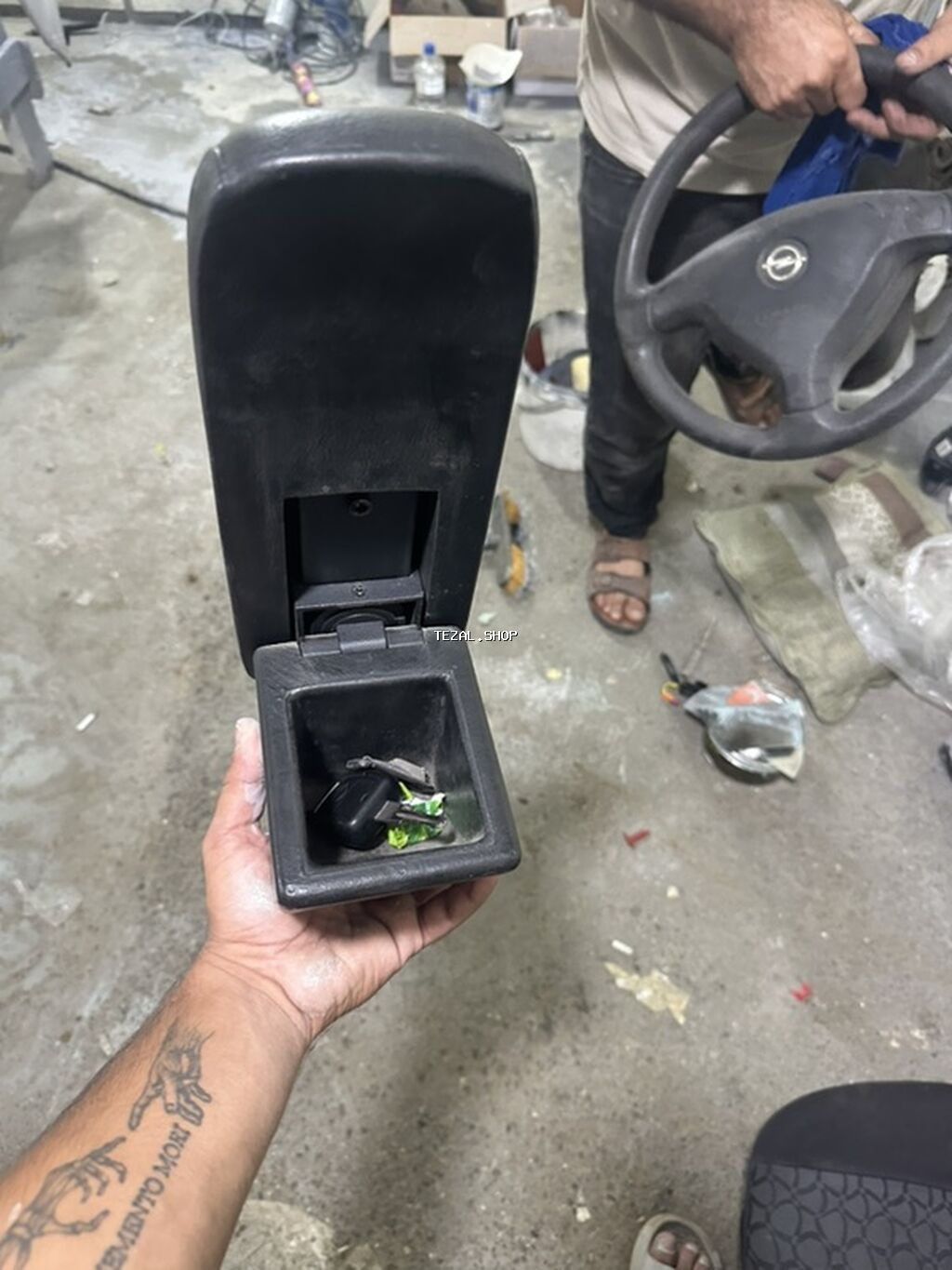 Maşın üçün mərkəzi qoltuqaltı (armrest) və saxlancla qutusu - Rəng - şəkil 2