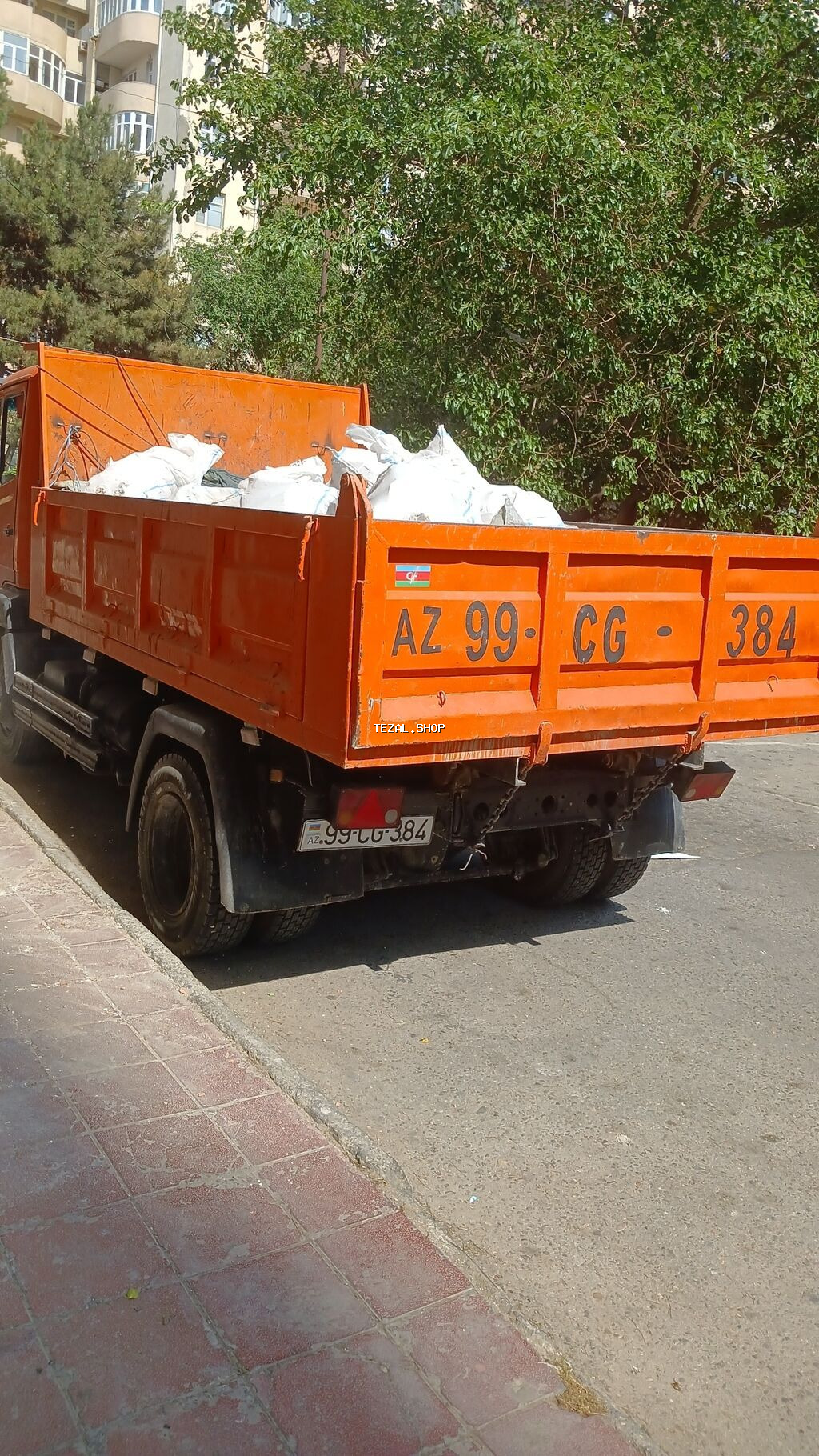 Zibil və söküntülərin atılması xidməti. Narıncı karqo-dumper yük - şəkil 5
