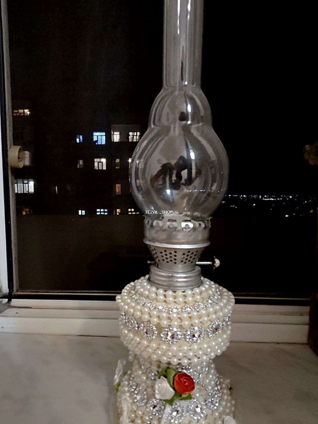 Bəzəkli klassik kerosin lampası - Material: metal gövdə, şüşə kolba