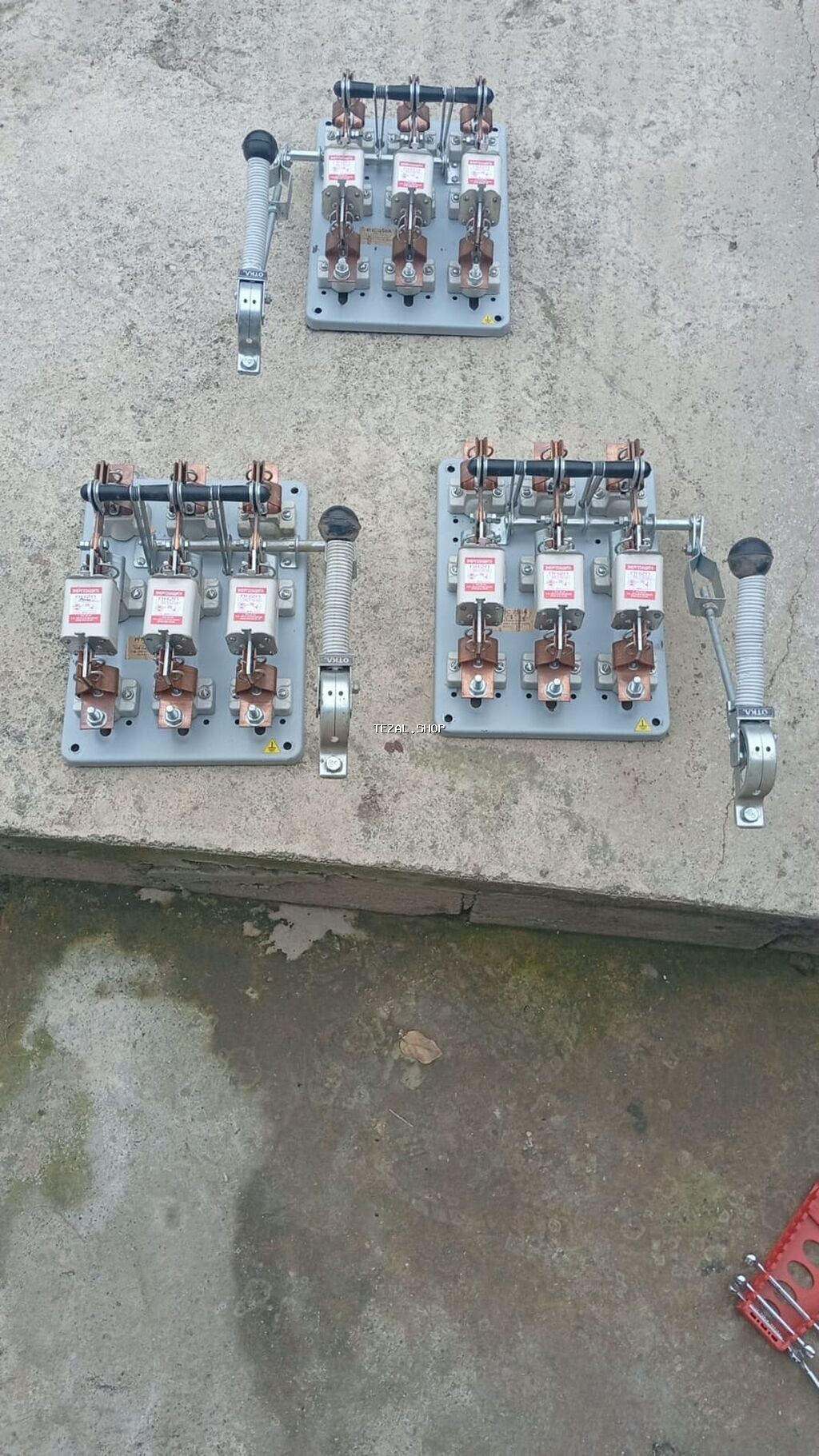 Məhsul: Üçqütblü bıçaq tipli yük ayrıcıları (knife switch) –