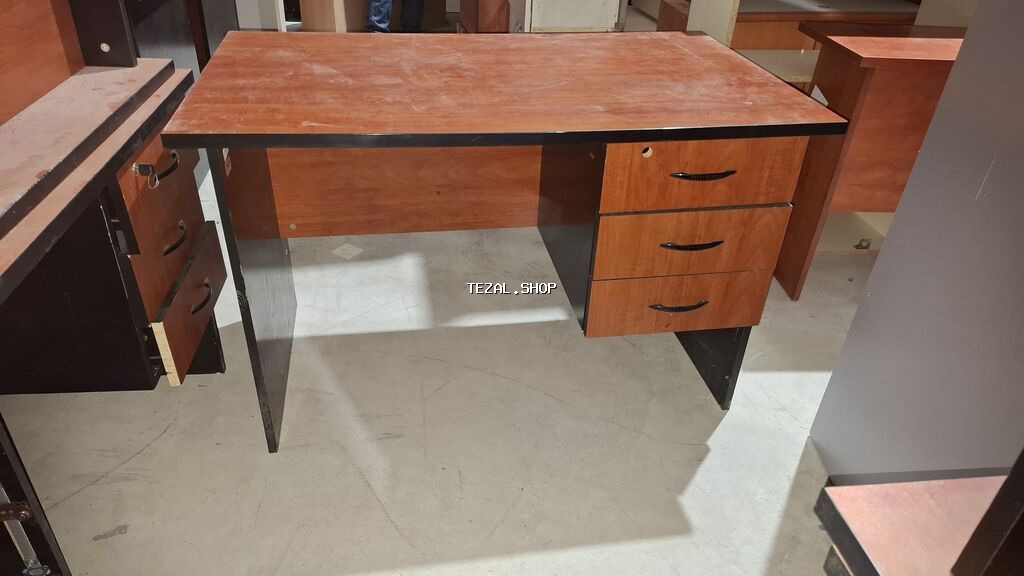 Ofis yazı masası - Material: laminat/LDSP ağac teksturası, qara