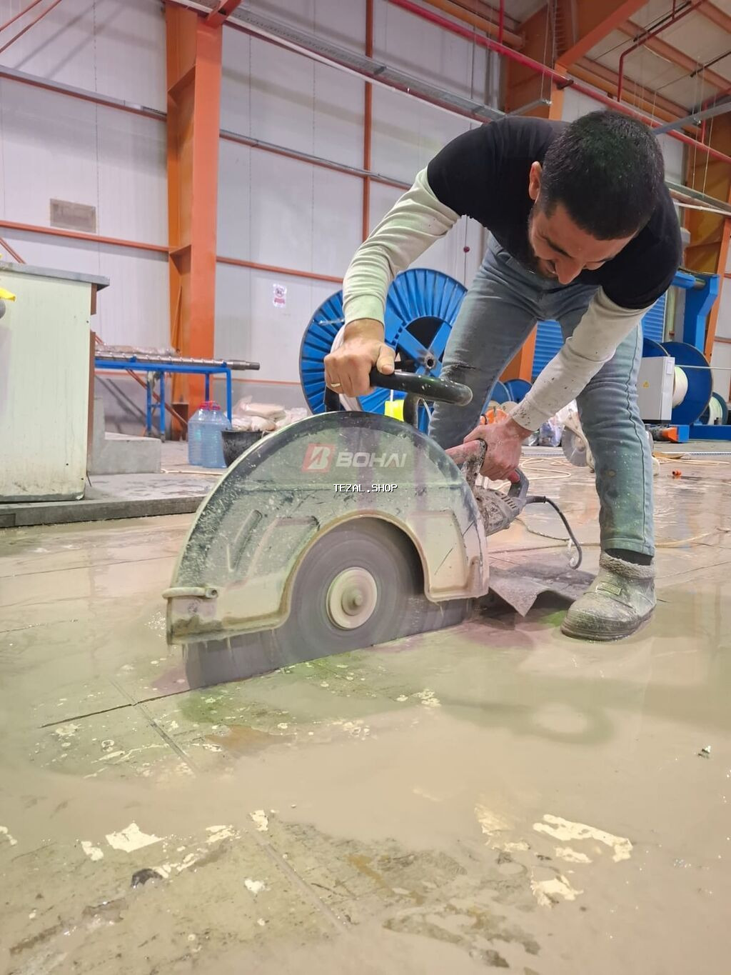 Beton kəsimi və deşmə xidməti - Dəqiq və səliqəli kəsim: divar