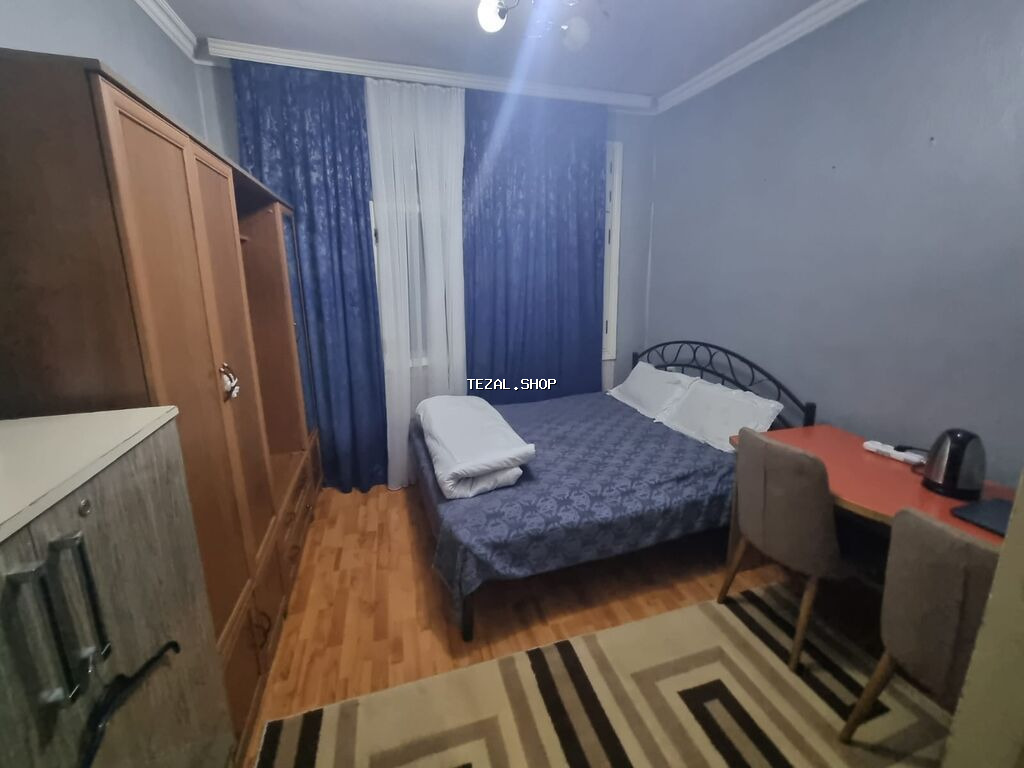 Hostel 1 neferin qalmasi 10 azn.ayliq qalanlara endirim olacaq.elave