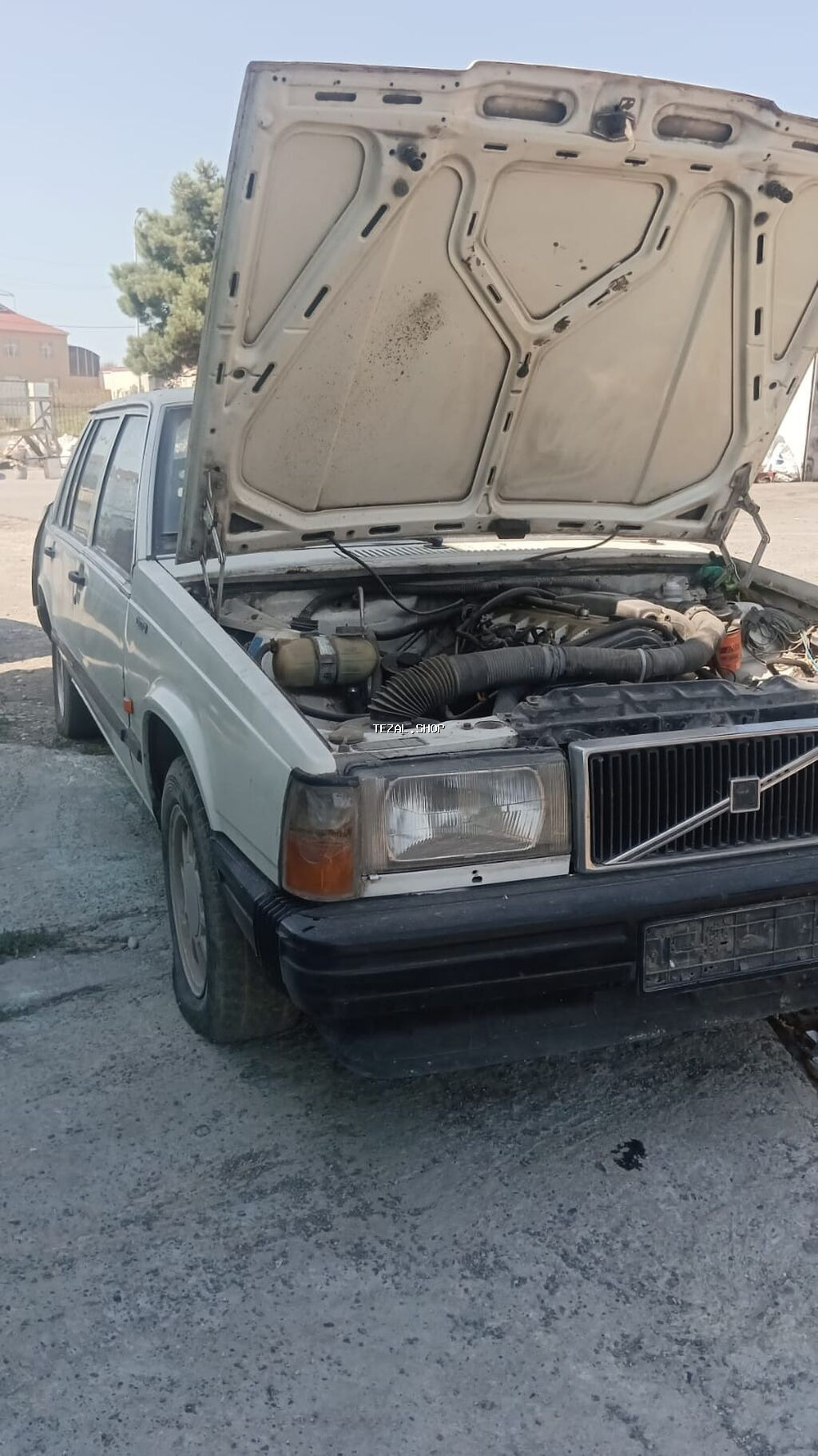 Volvo sedan, ağ rəng, klassik küncəl dizaynlı kuzov. - Kuzov: 4 - şəkil 3