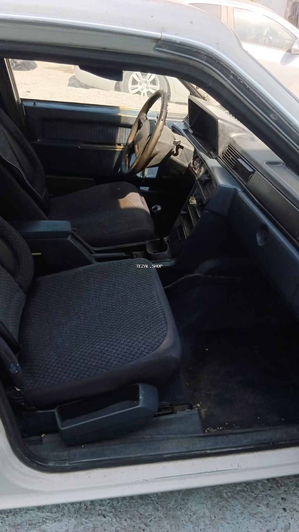 Volvo sedan, ağ rəng, klassik küncəl dizaynlı kuzov. - Kuzov: 4 - şəkil 4