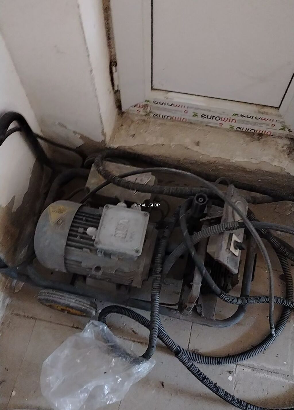 Avtomobil yağını vakuumla dəyişmə avadanlığı və hava kompressoru
