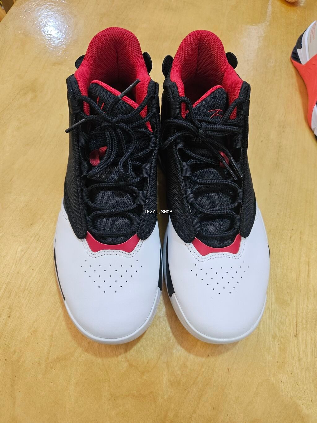 –NİKE JORDAN MAX AURA 4 qara/ağ/qırmızı rəng kombinasiyası Bakı — TezAl.shop