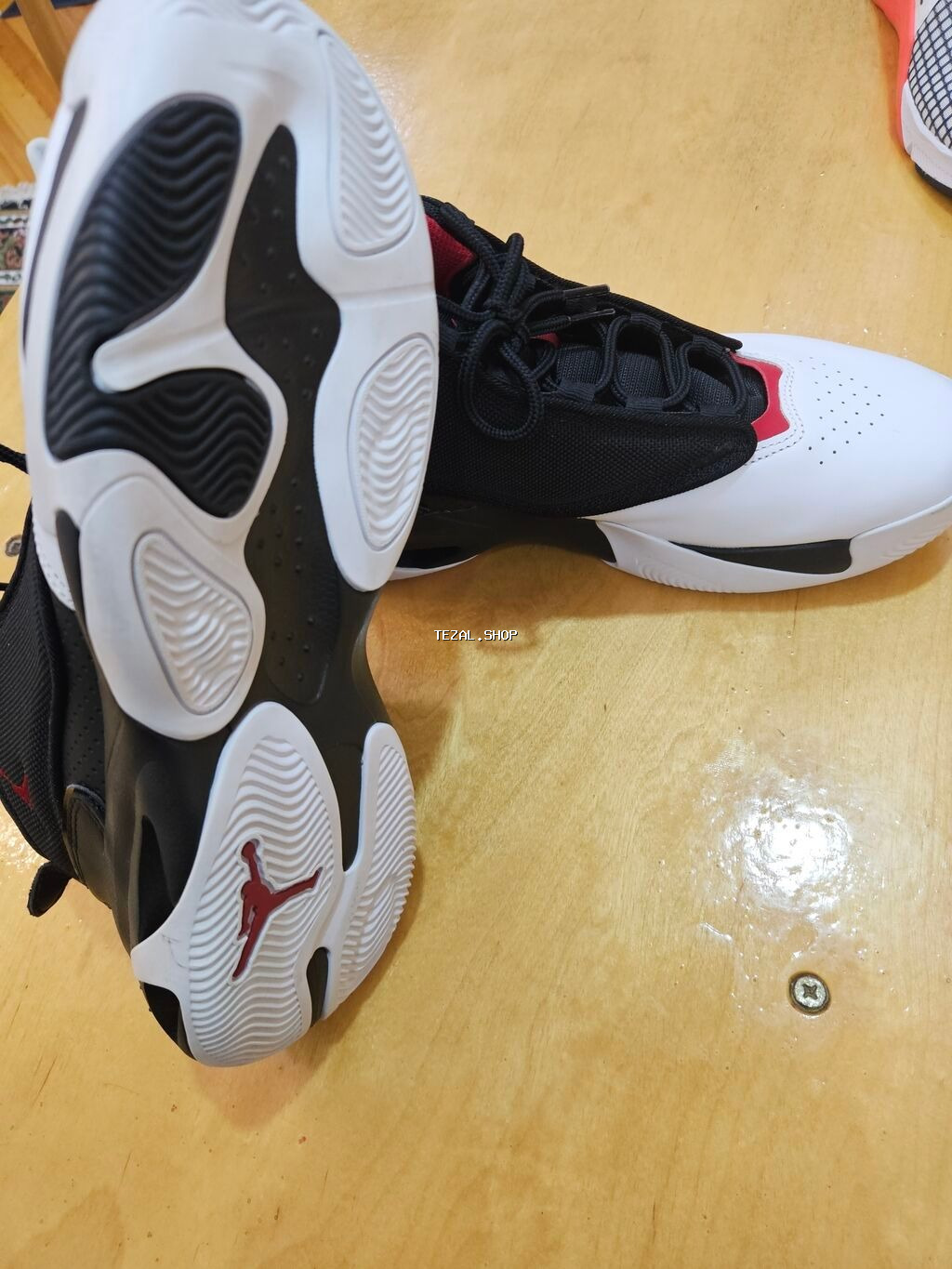 –NİKE JORDAN MAX AURA 4 qara/ağ/qırmızı rəng kombinasiyası - şəkil 5