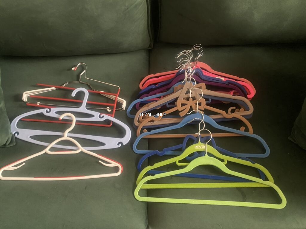 24 edetdir - Material: metal, plastik və məxməri örtüklü asılqanlar