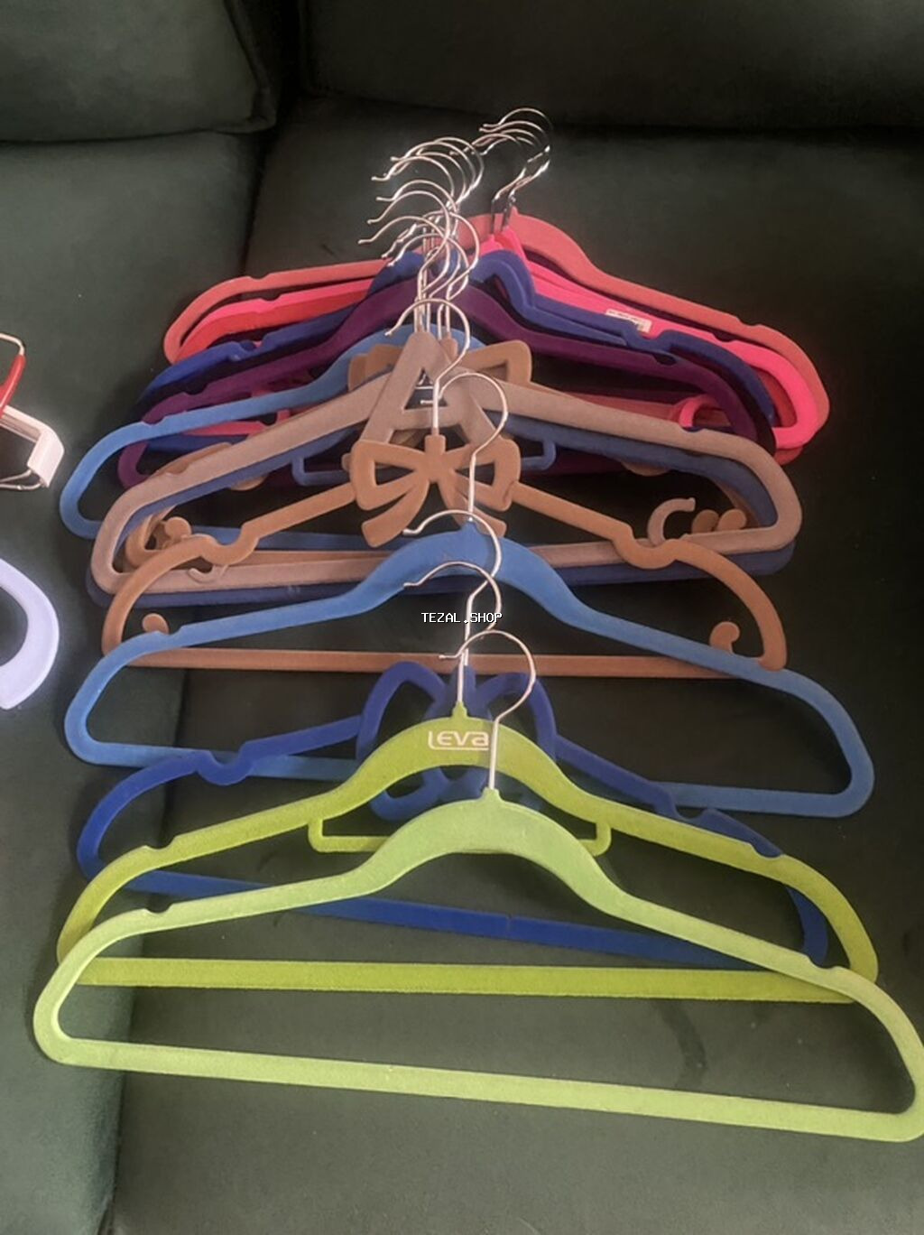 24 edetdir - Material: metal, plastik və məxməri örtüklü asılqanlar - şəkil 2