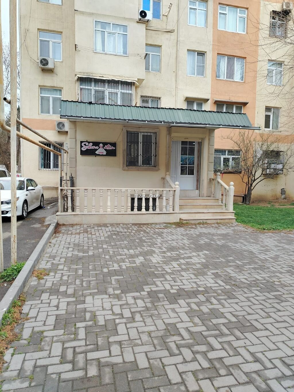 Nesimi metrosundan texminen 150 metr yaxinligda obyekt icareye verilir