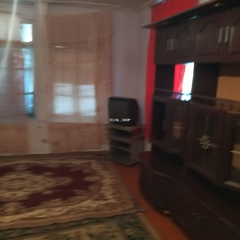 Kirayə üçün sadə, mebellə təmin olunmuş otaq. Xüsusiyyətlər: - Geniş - şəkil 5