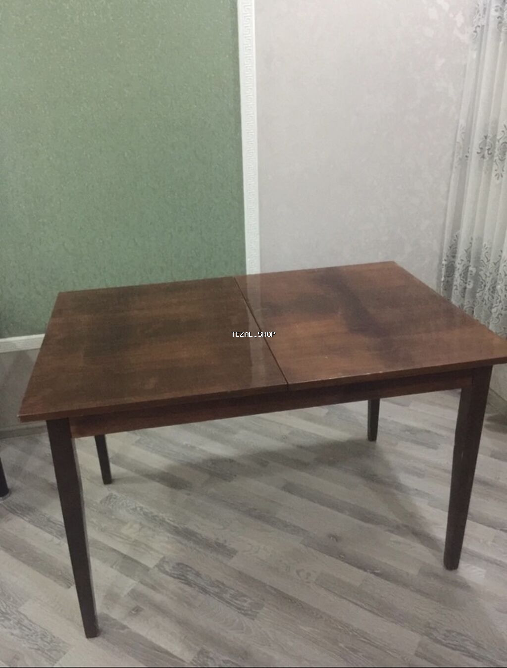 Ağac materialdan hazırlanmış klassik yemək/iş masası. Xüsusiyyətlər