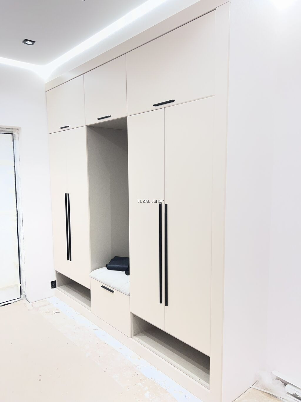 Düz dolab, Dəhliz üçün, Açılan, Korpuslu, 6 qapı