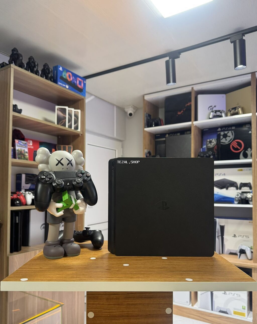 PlayStation 4 Slim 500GB Proşivkalı Tam işlək vəziyyətdədir, bütün