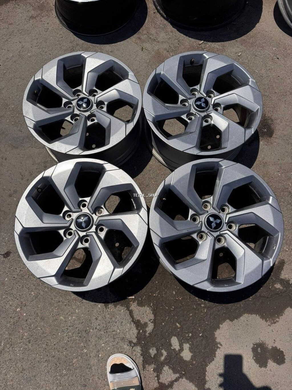 Mitsubishi Pajero diski R18 Orginal 2026 madel disqlər barter var R18