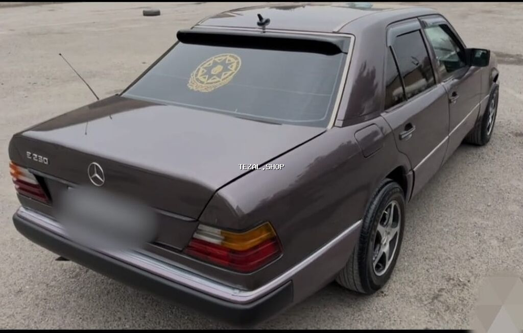 Mercedes-Benz E 230: 2.3 l | 1993 il Sedan