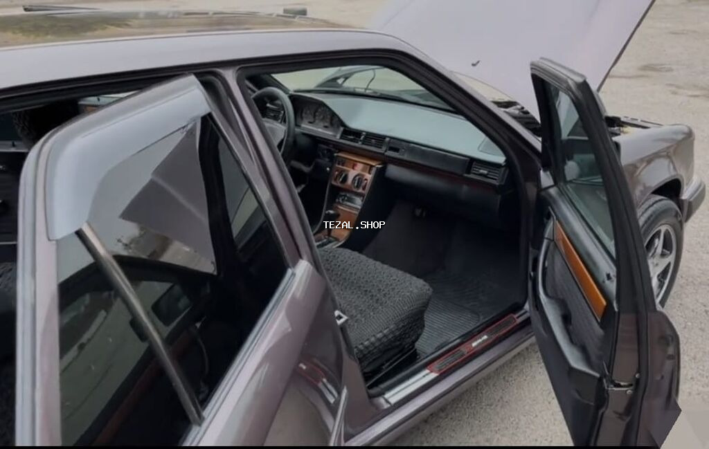 Mercedes-Benz E 230: 2.3 l | 1993 il Sedan - şəkil 3