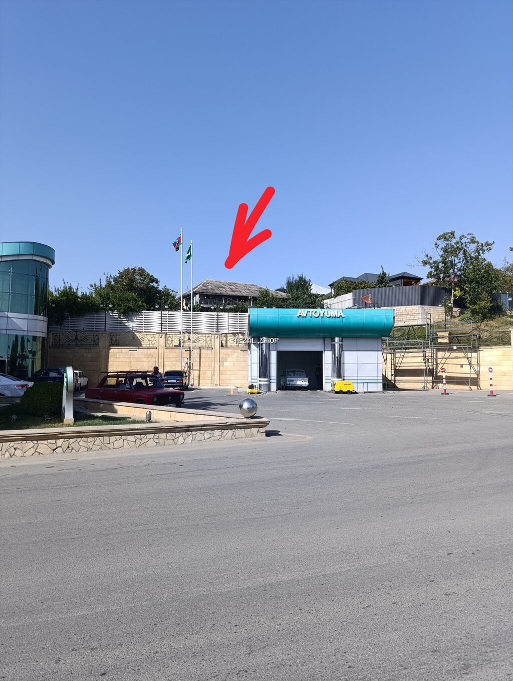 Şamaxı Rayonuda şeherin merkezinde 4 yoldan sağa Azpetrolun üzerinde
