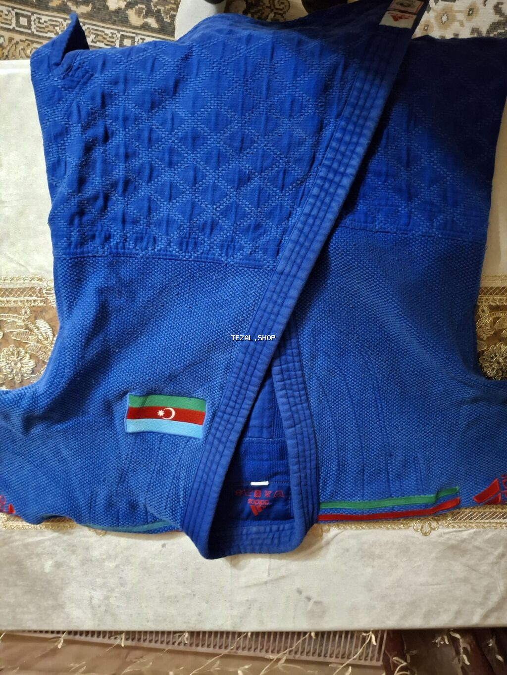 Məhsul: Cüdo kimono dəsti (göy) Xüsusiyyətlər: - Brend: adidas -