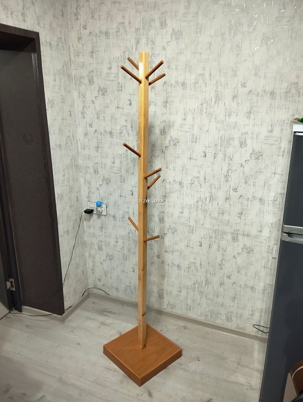 - Material: tam ağac təbii ağac teksturası, laklanmış səth -