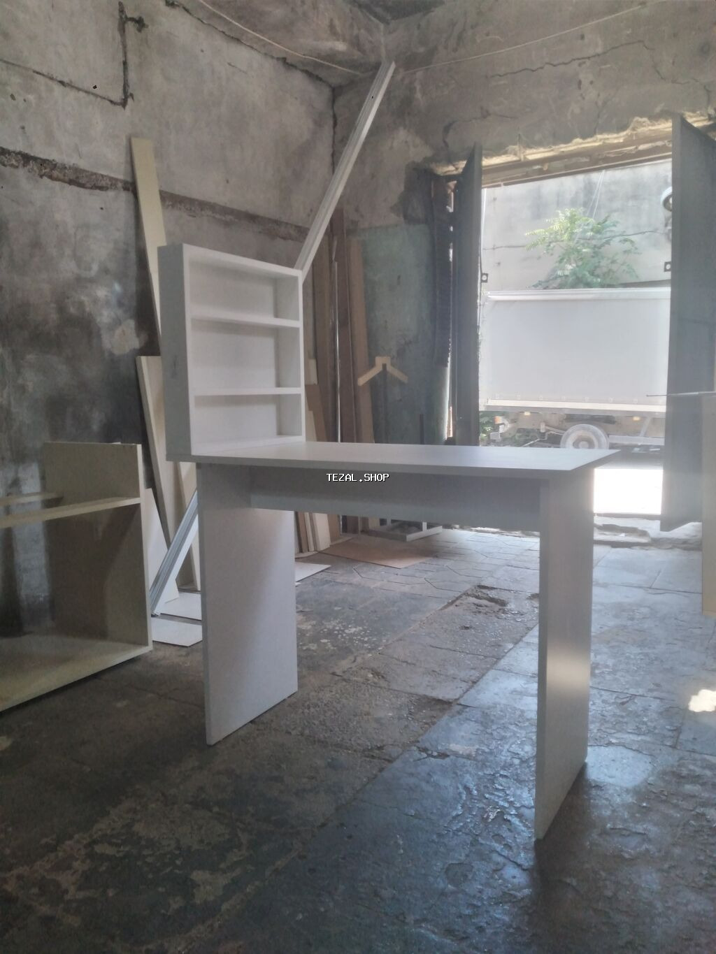 Yeni, Manikür üçün masa, Güzgüsüz