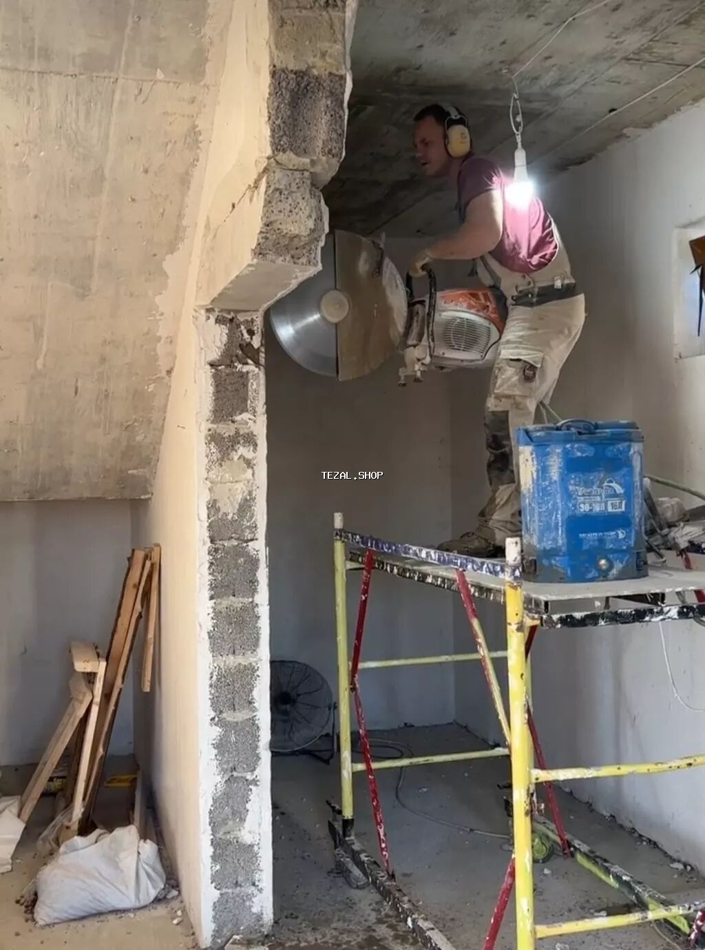 Beton kesme desme xidmeti. Beton kesimi. Beton kesme. Beton